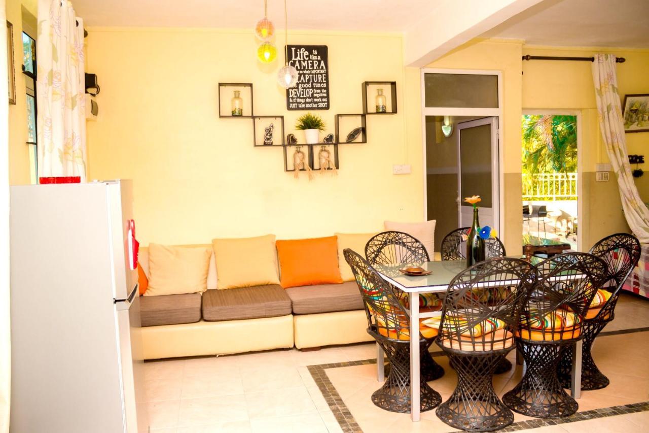 Pereybere Poolside Haven: Spacious Retreat