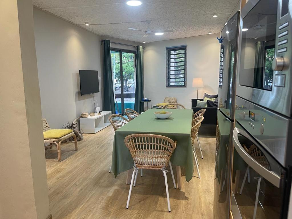 Amy's Coastal Road Peyrebere Apartment