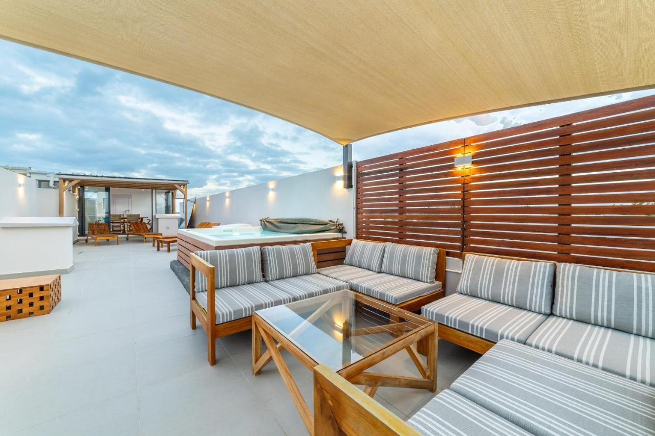 One Bay Unit 15 - Penthouse With Private Roof Top, Jacuzzi And Sea View