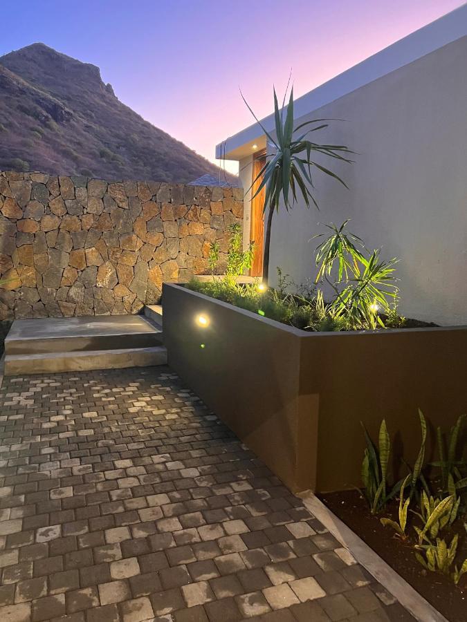 Santosha Villa Tamarin
