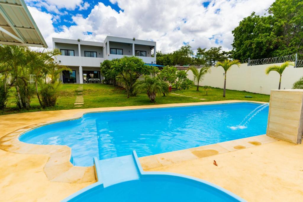 Villa Stella Marris Beachfront