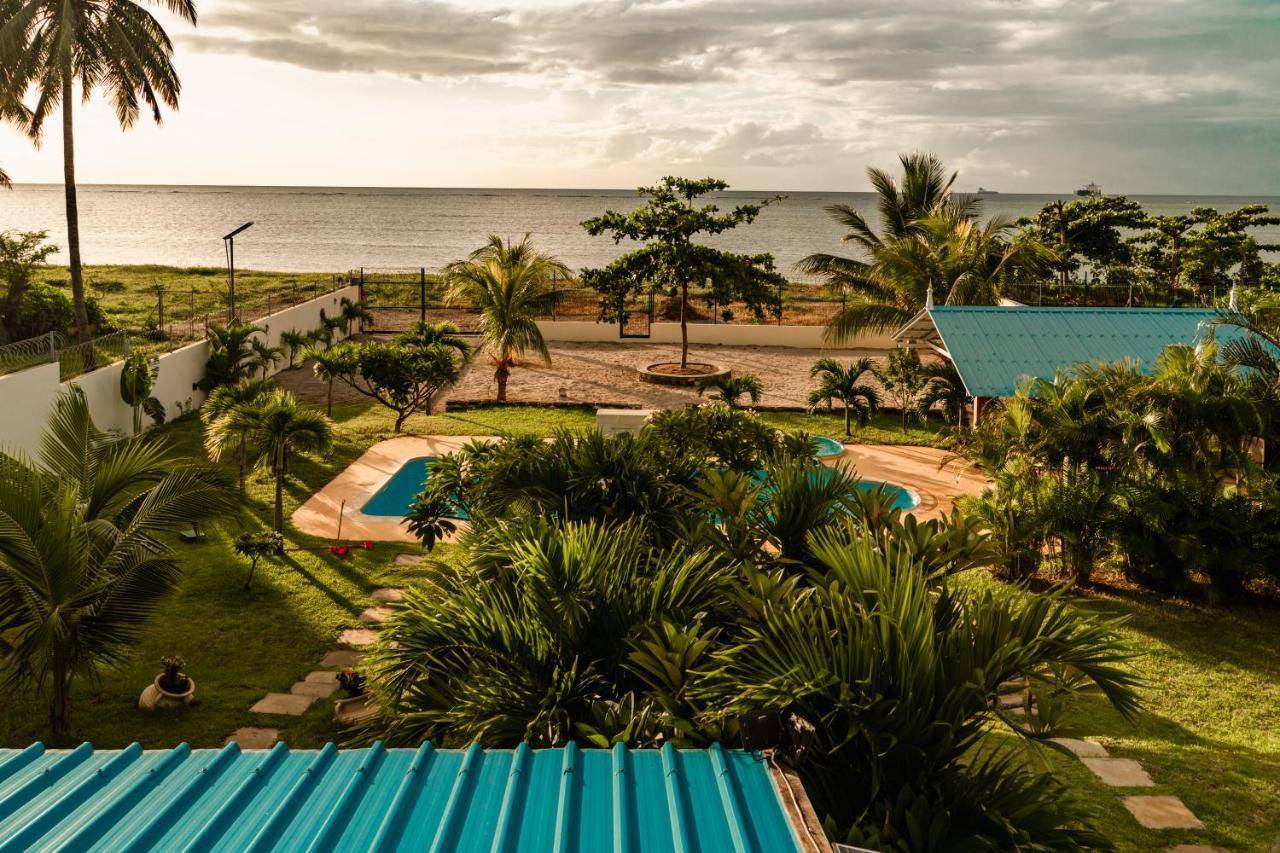 Stella Marris Beachfront Villa *