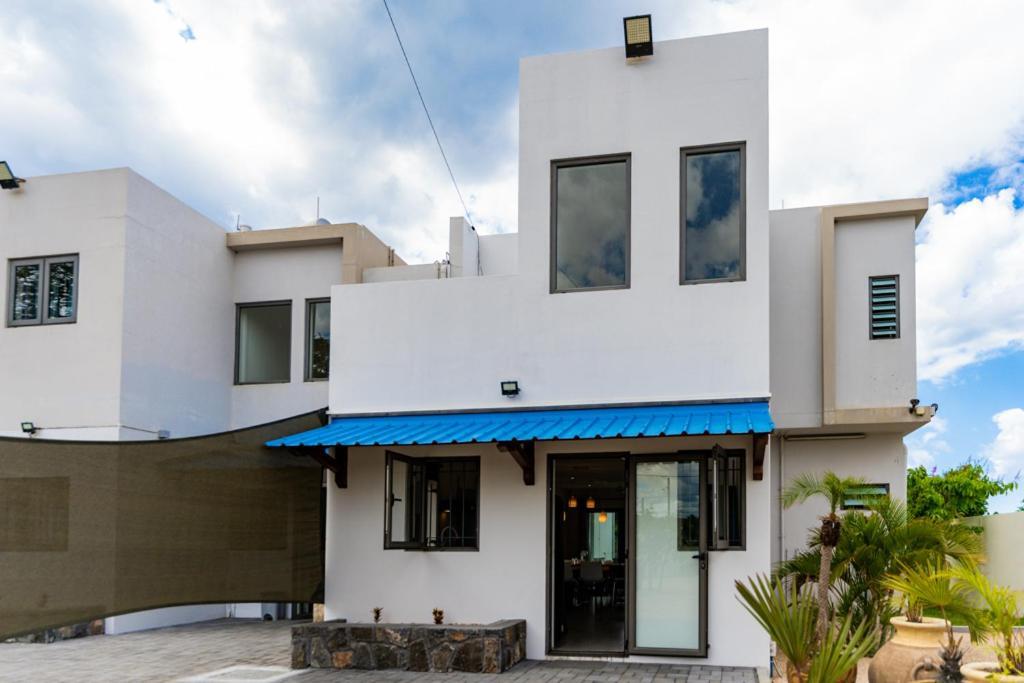 Stella Marris Beachfront Villa *