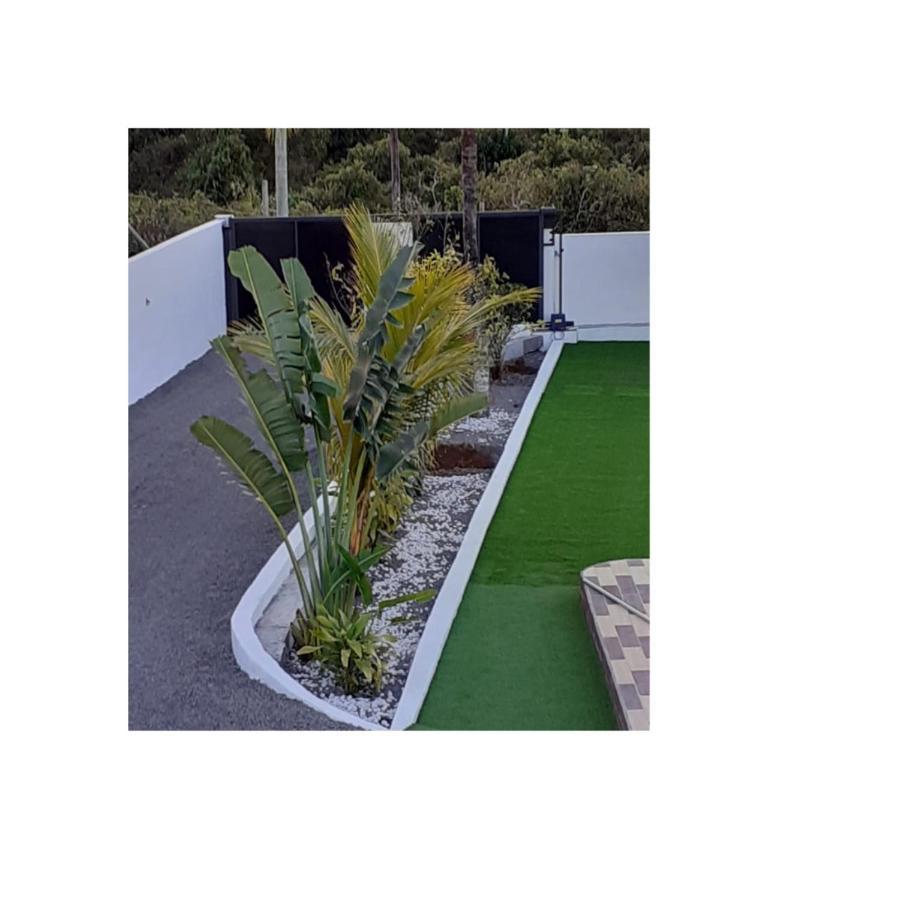 Bella Is 5 Mins From The With Amazing Garden Overlooking The Pool *