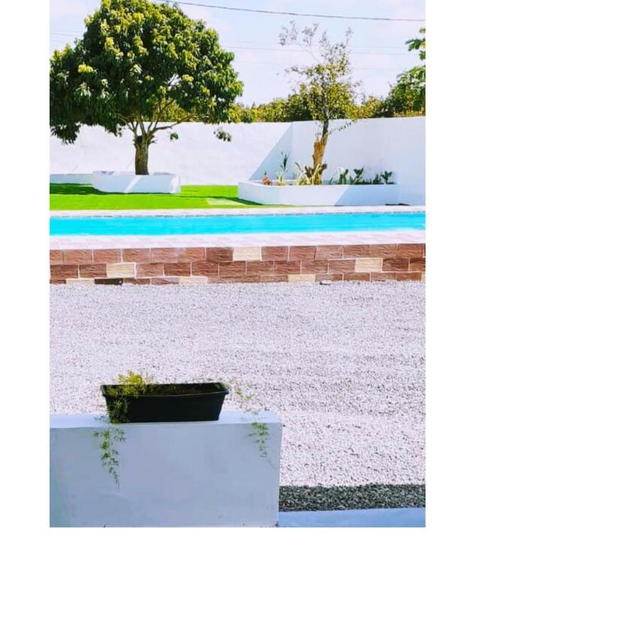 Casa de férias Bella Is 5 Mins From The With Amazing Garden Overlooking The Pool *