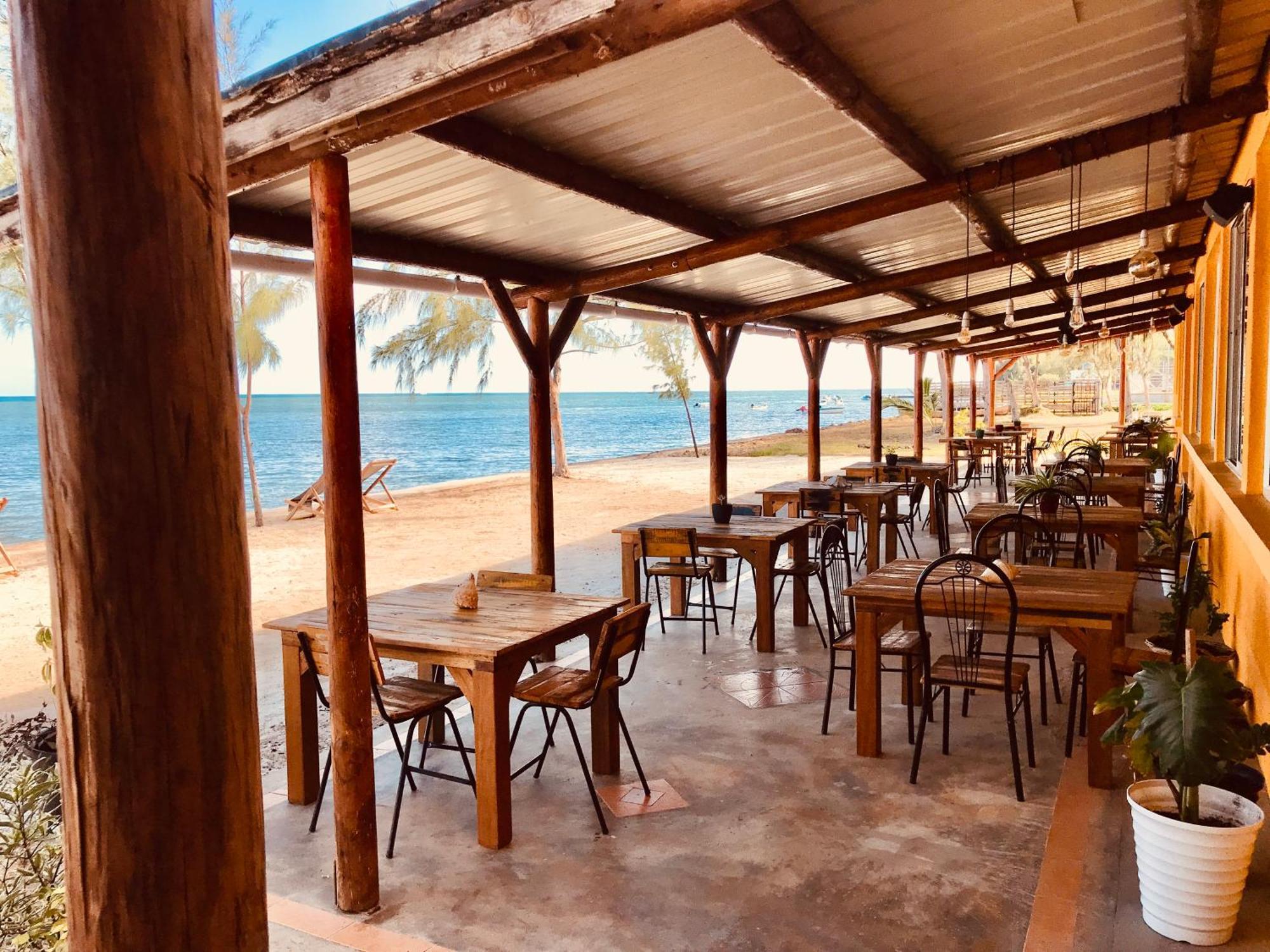 Bon Vivant Front De - Ile Rodrigues * Port Mathurin