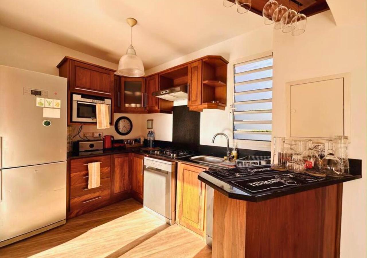 Scenic Riverfront 2 Bedroom In Port Chambly Pousada Baie-du-Tombeau