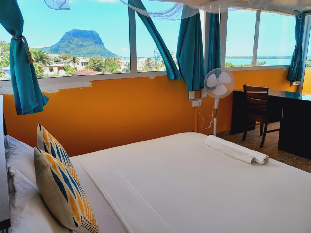Surf House Guest house