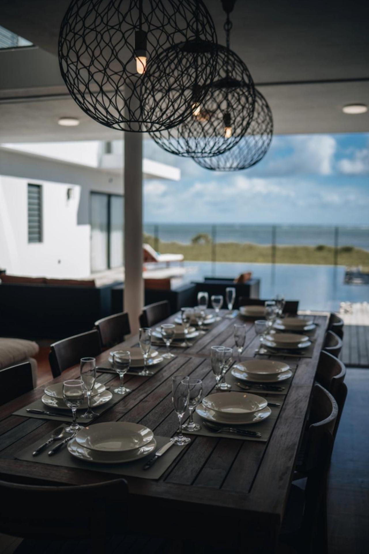 Villa Stunning Beachfront For A Perfect Getaway *