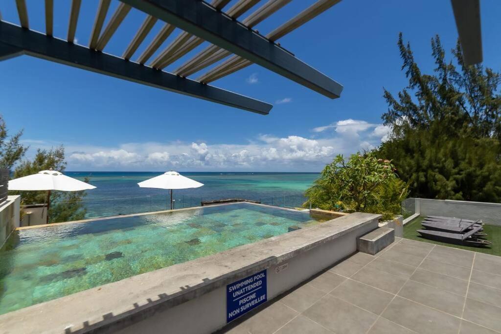 Magnificent 3 Bedroom Penthouse With Rooftop Pool * Grand Baie