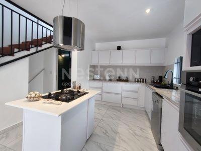 Charming 2 Bedroom Private House
