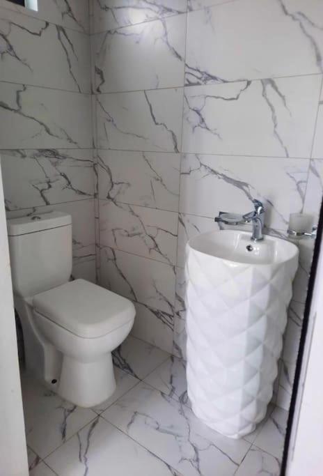Apartamento Charming 2 Bedroom Private House