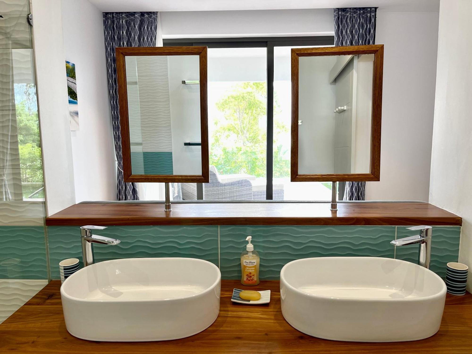 2 Avec Piscine, Vue Sur La Baie Apartment *