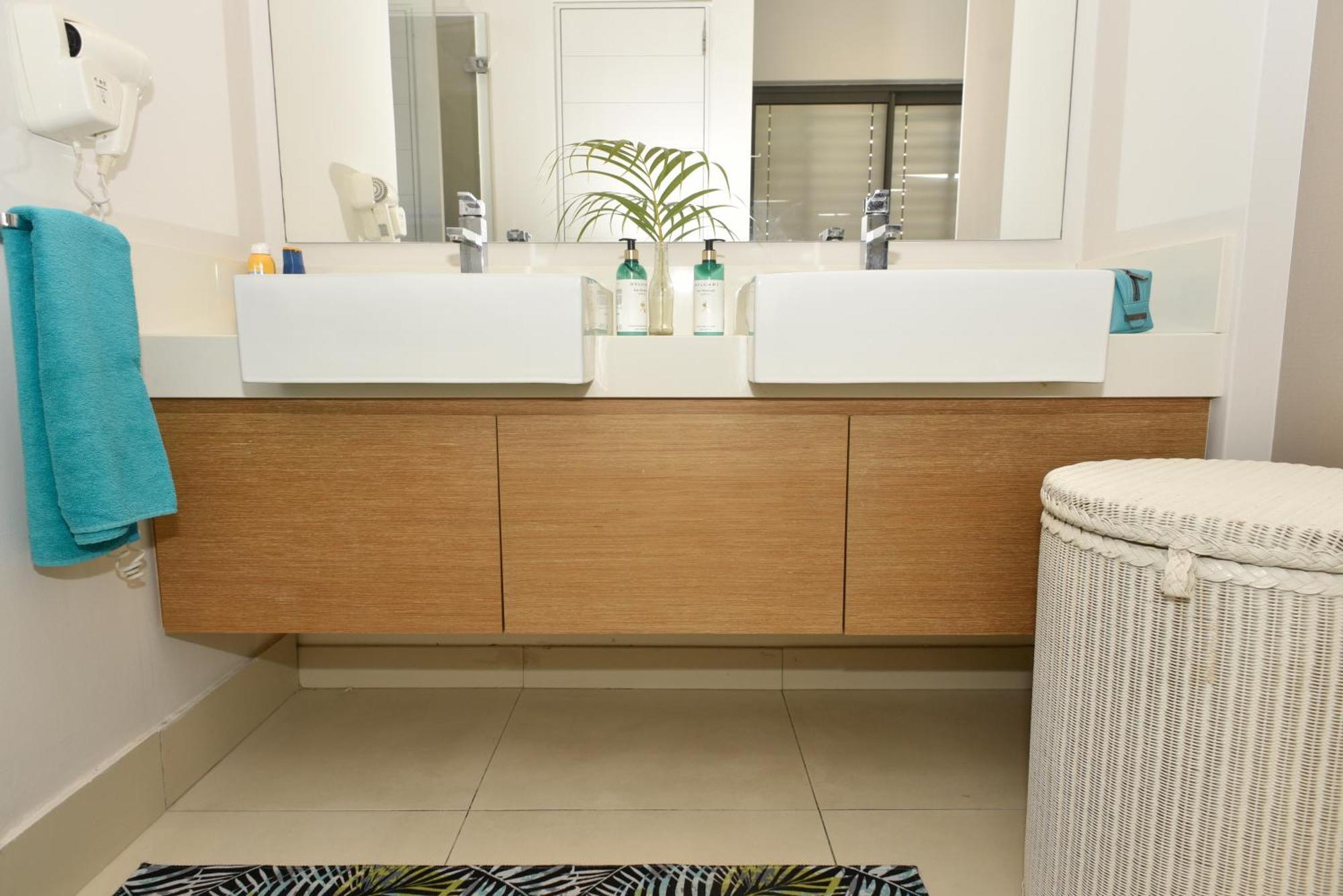 Cap Ouest Beachfront Luxury Penthouse & Flic en Flac