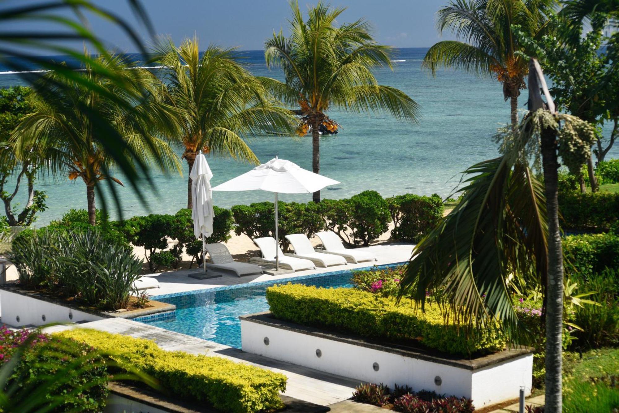 Cap Ouest Beachfront Luxury Penthouse & * Flic en Flac