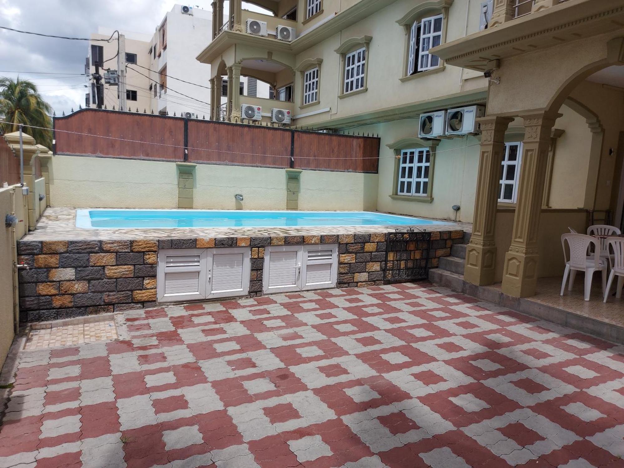 Rs Private With Pool,yard,wifi And 100mts To The * Flic en Flac