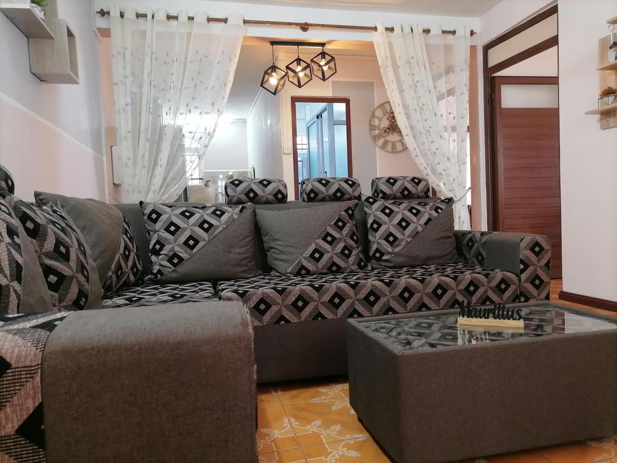 Apartment Roshnee And
