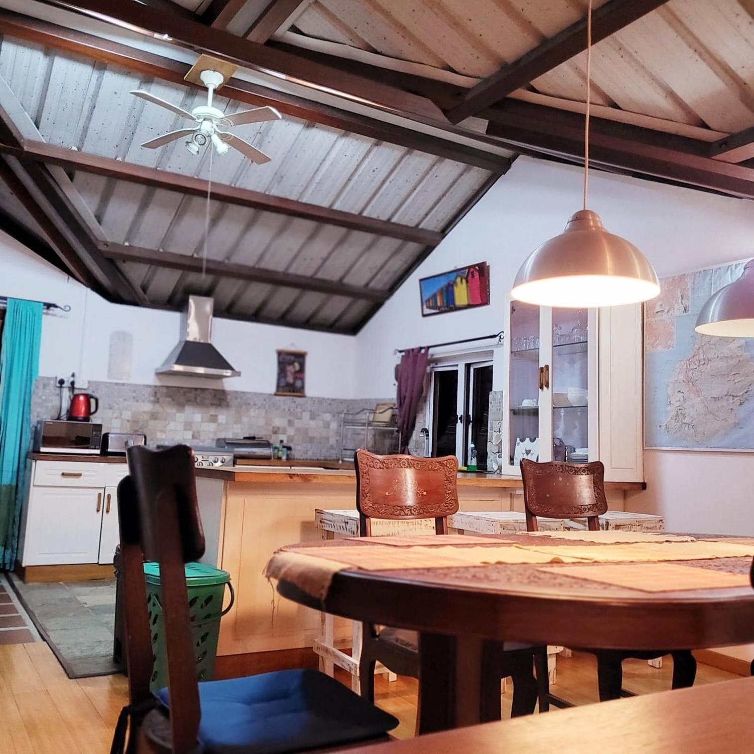 Sannyasa Wellness And Acomodação com café da manhã 