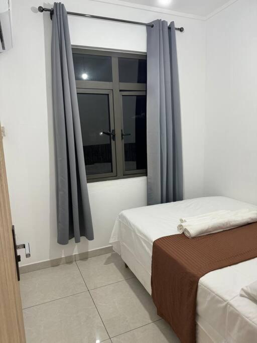 Apartment Comfy 2-bedroom Apt, 10mins Walk To - Gbhc5