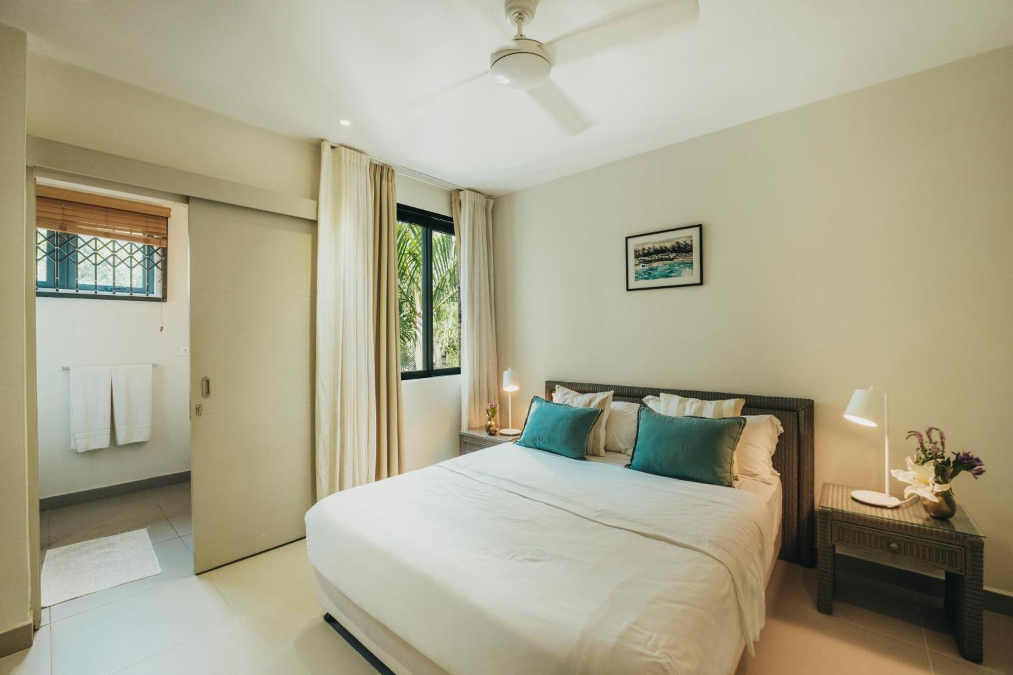 Magnificent 3 Bedroom Penthouse With Rooftop Pool *