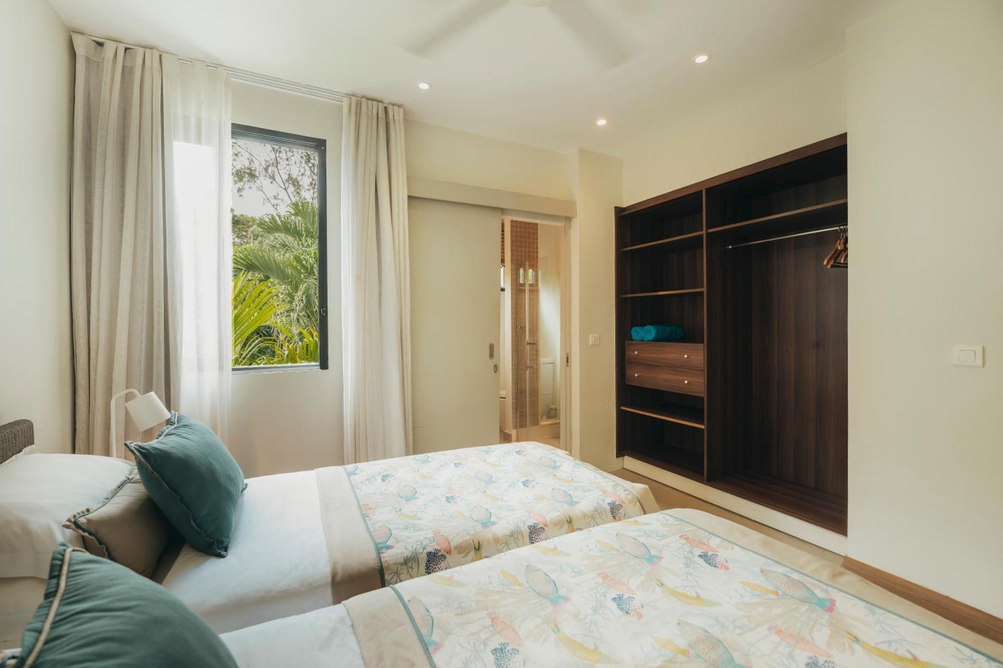 Magnificent 3 Bedroom Penthouse With Rooftop Pool *