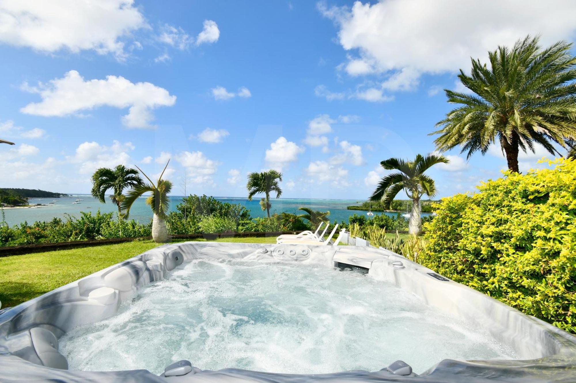 Maya Oceanfront With Pool, Jaccuzzi, Wifi, Jets In Bathroom Holiday home *