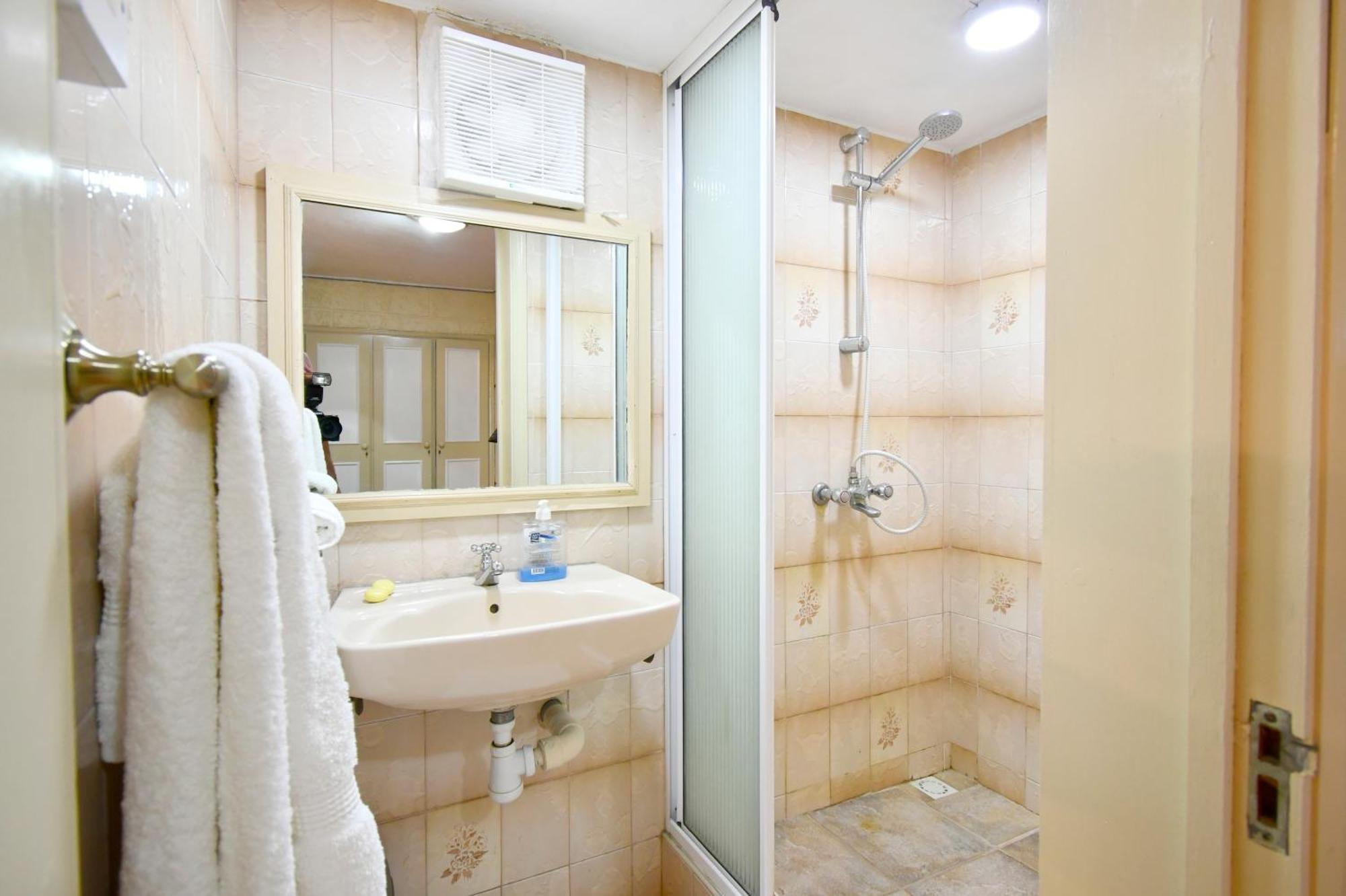 Holiday home Maya Oceanfront With Pool, Jaccuzzi, Wifi, Jets In Bathroom *