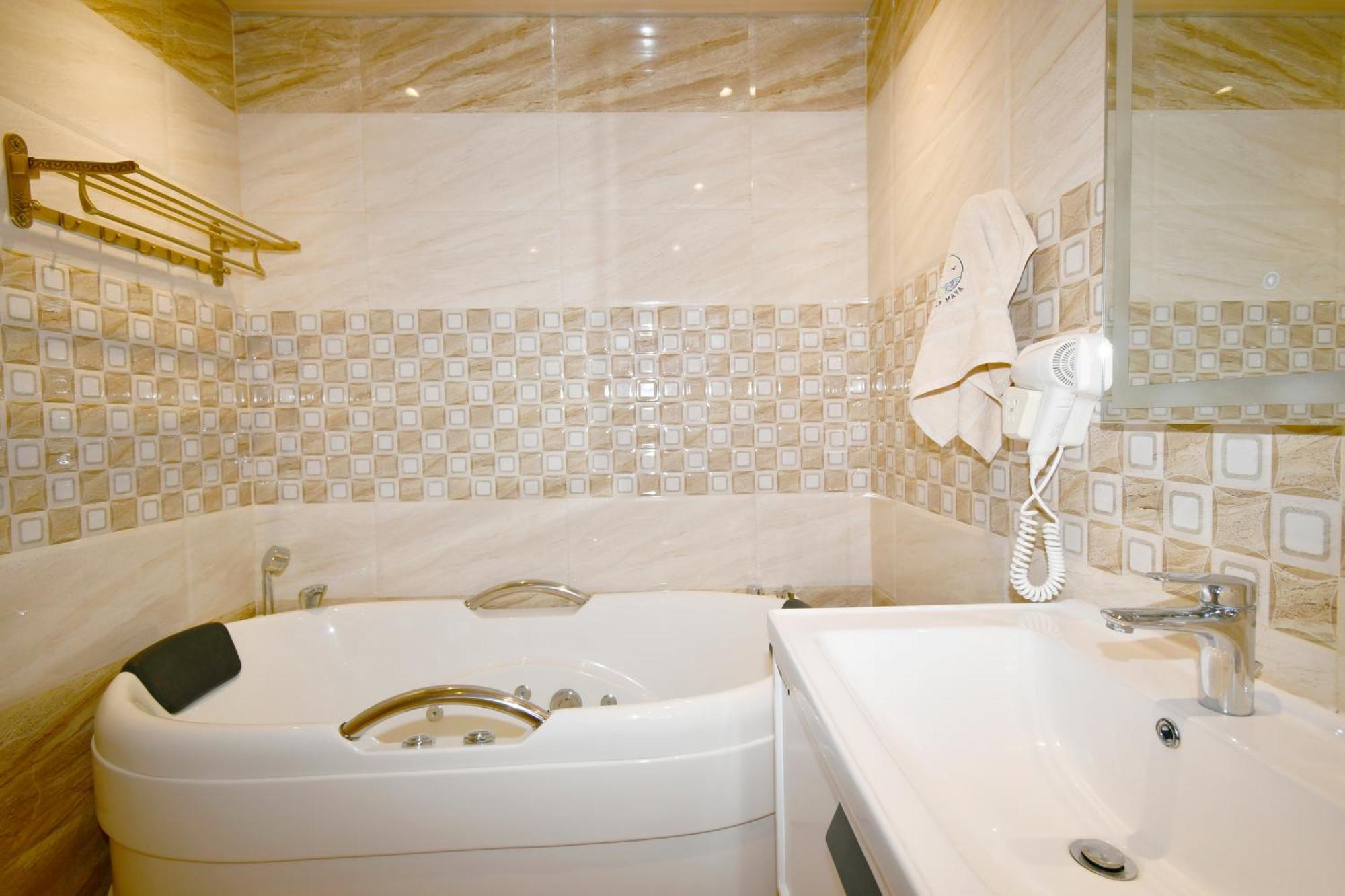 Maya Oceanfront With Pool, Jaccuzzi, Wifi, Jets In Bathroom *