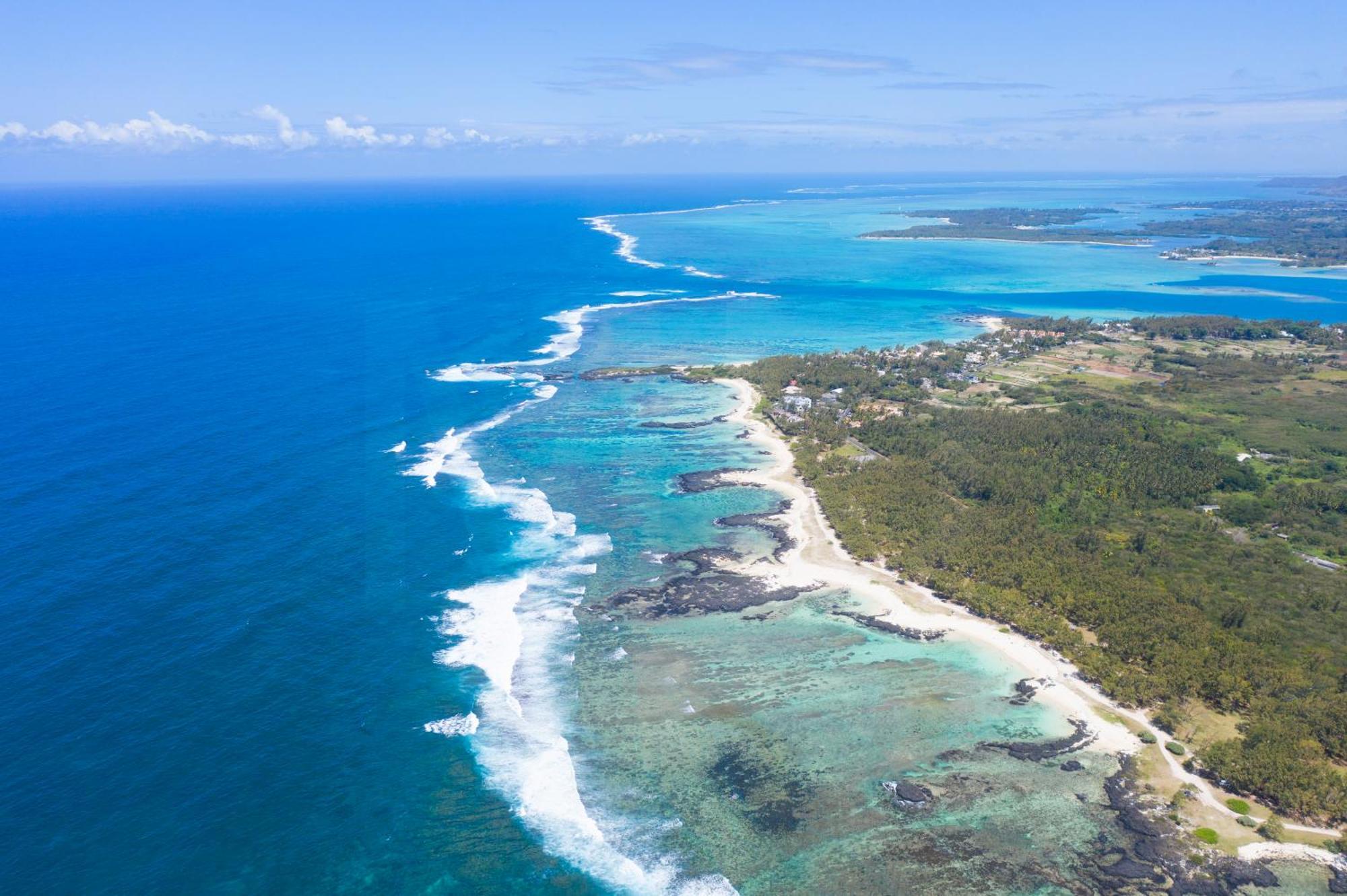 Maya Oceanfront With Pool, Jaccuzzi, Wifi, Jets In Bathroom Holiday home Trou d'Eau Douce