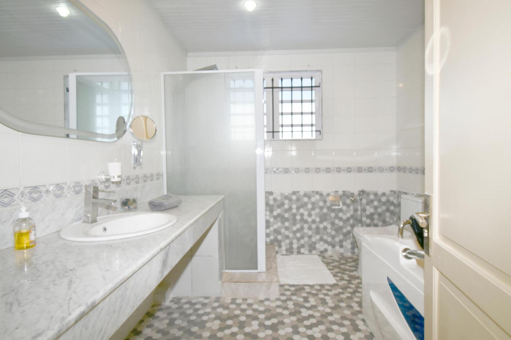 Maya Oceanfront With Pool, Jaccuzzi, Wifi, Jets In Bathroom