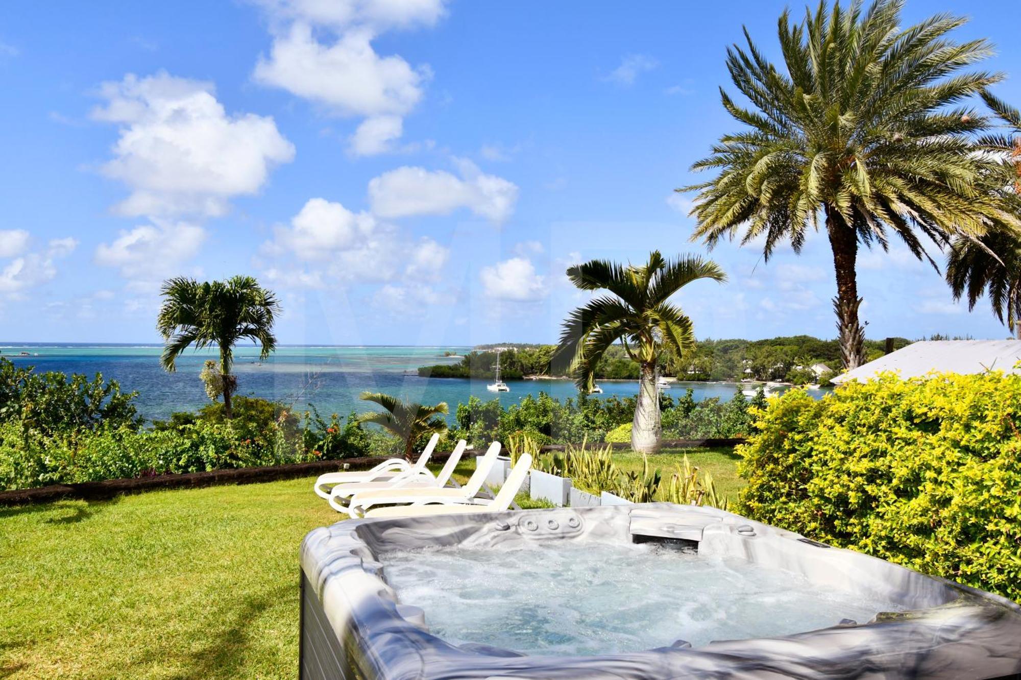 Holiday home Maya Oceanfront With Pool, Jaccuzzi, Wifi, Jets In Bathroom *