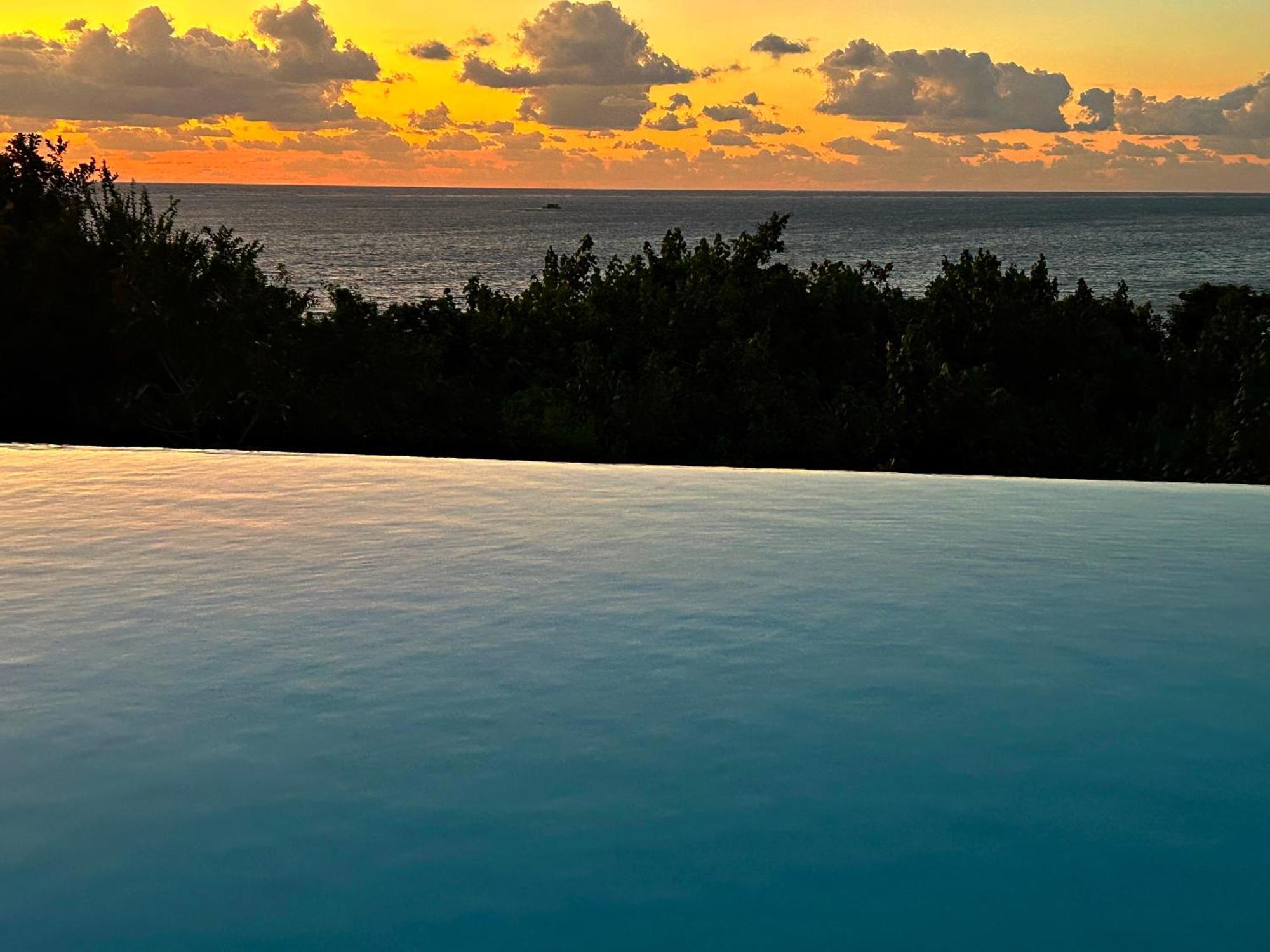 Maya Oceanfront With Pool, Jaccuzzi, Wifi, Jets In Bathroom * Trou d'Eau Douce