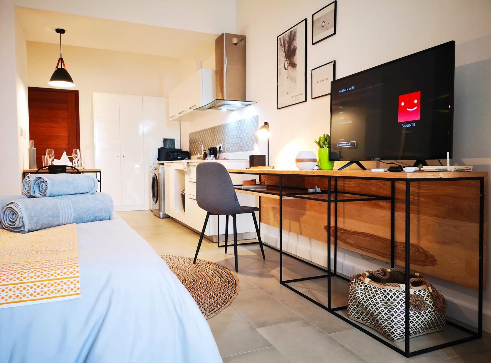 Avya's 117 At Ebene Square, Ebene Apartment