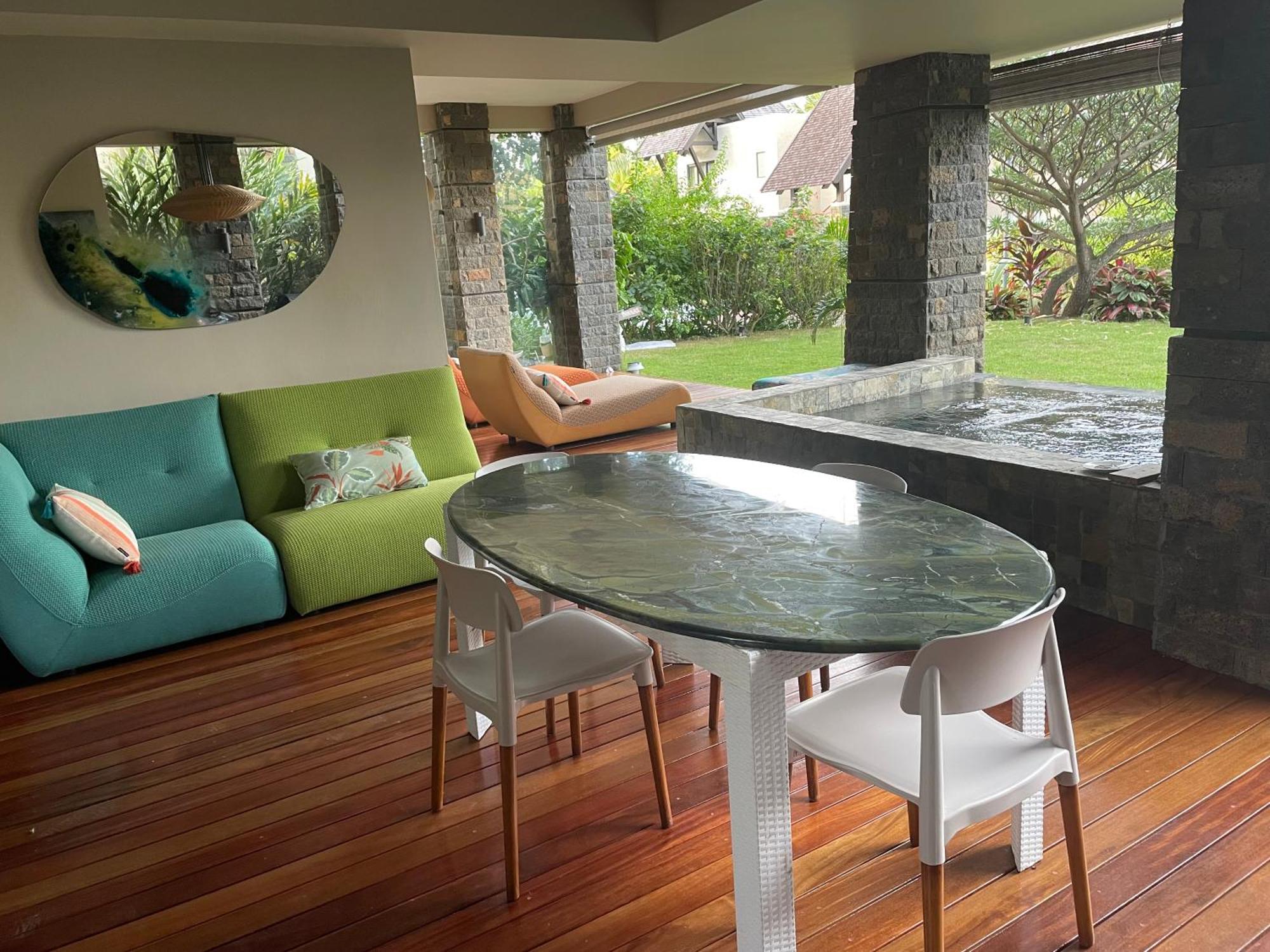 Anahita Golf & Apartment