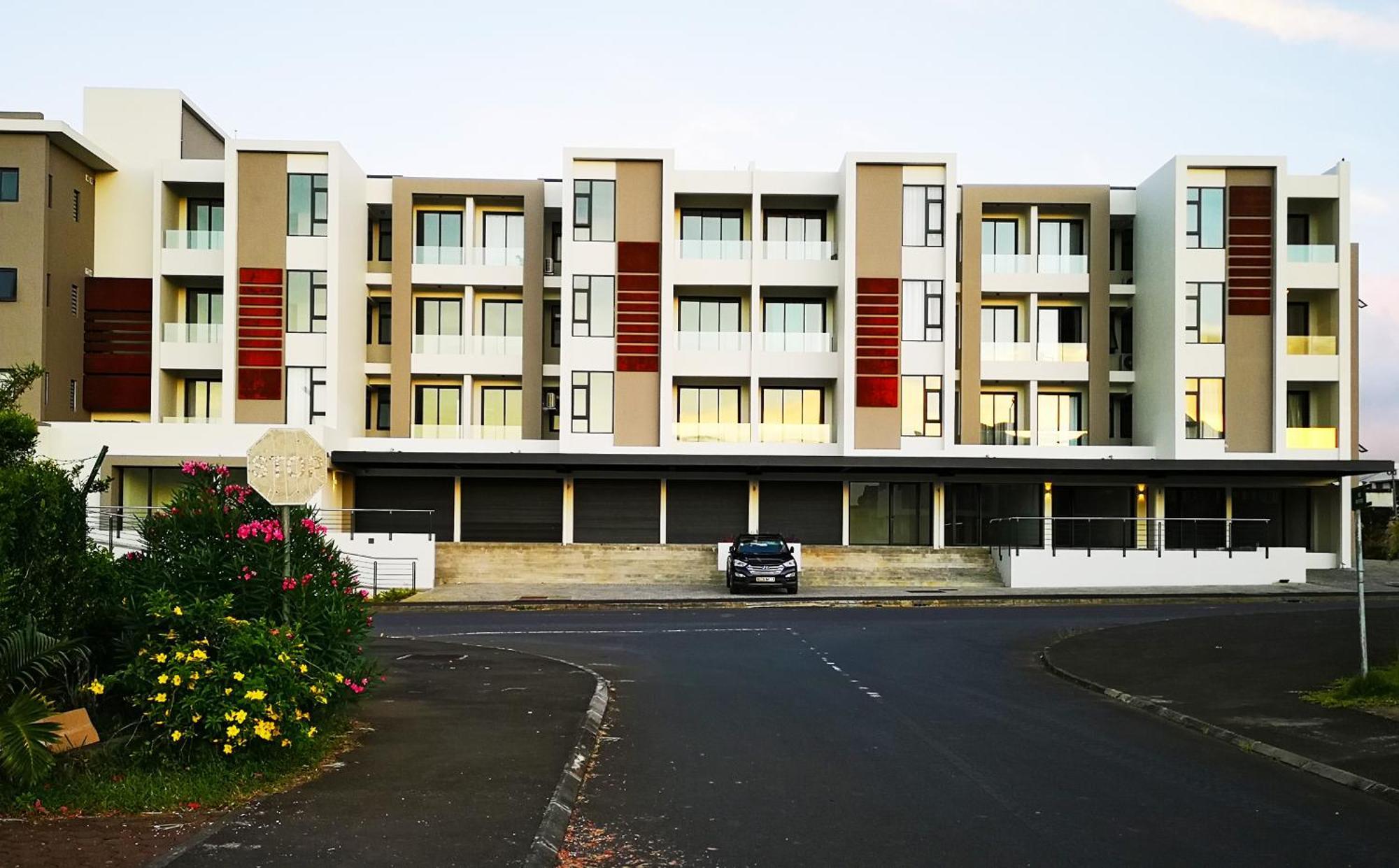 Avya's 117 At Ebene Square, Ebene Apartment