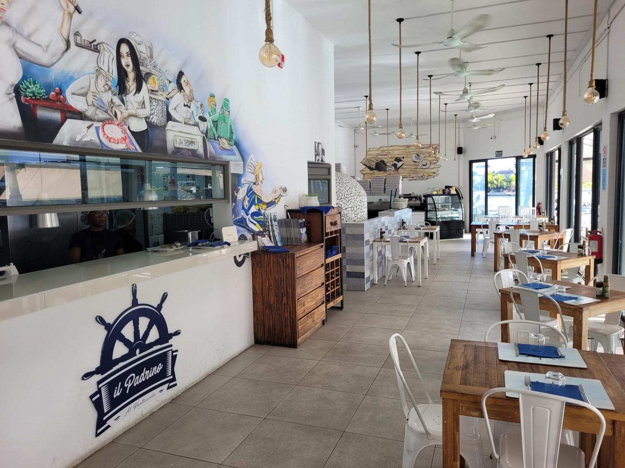 L'estuaire Seafront Black River Apartment