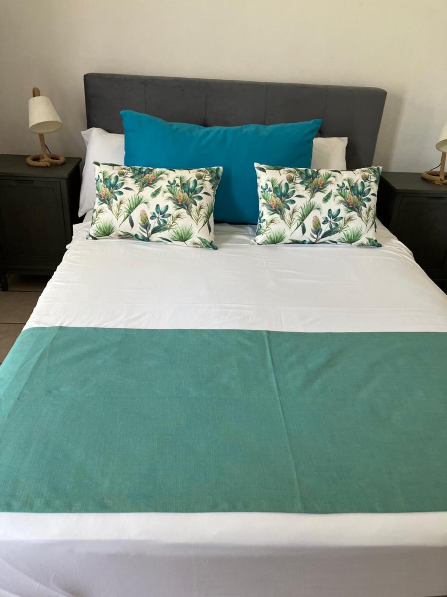 Villa Fully Furnished Luxury 3 Right On A Blue Ocean *