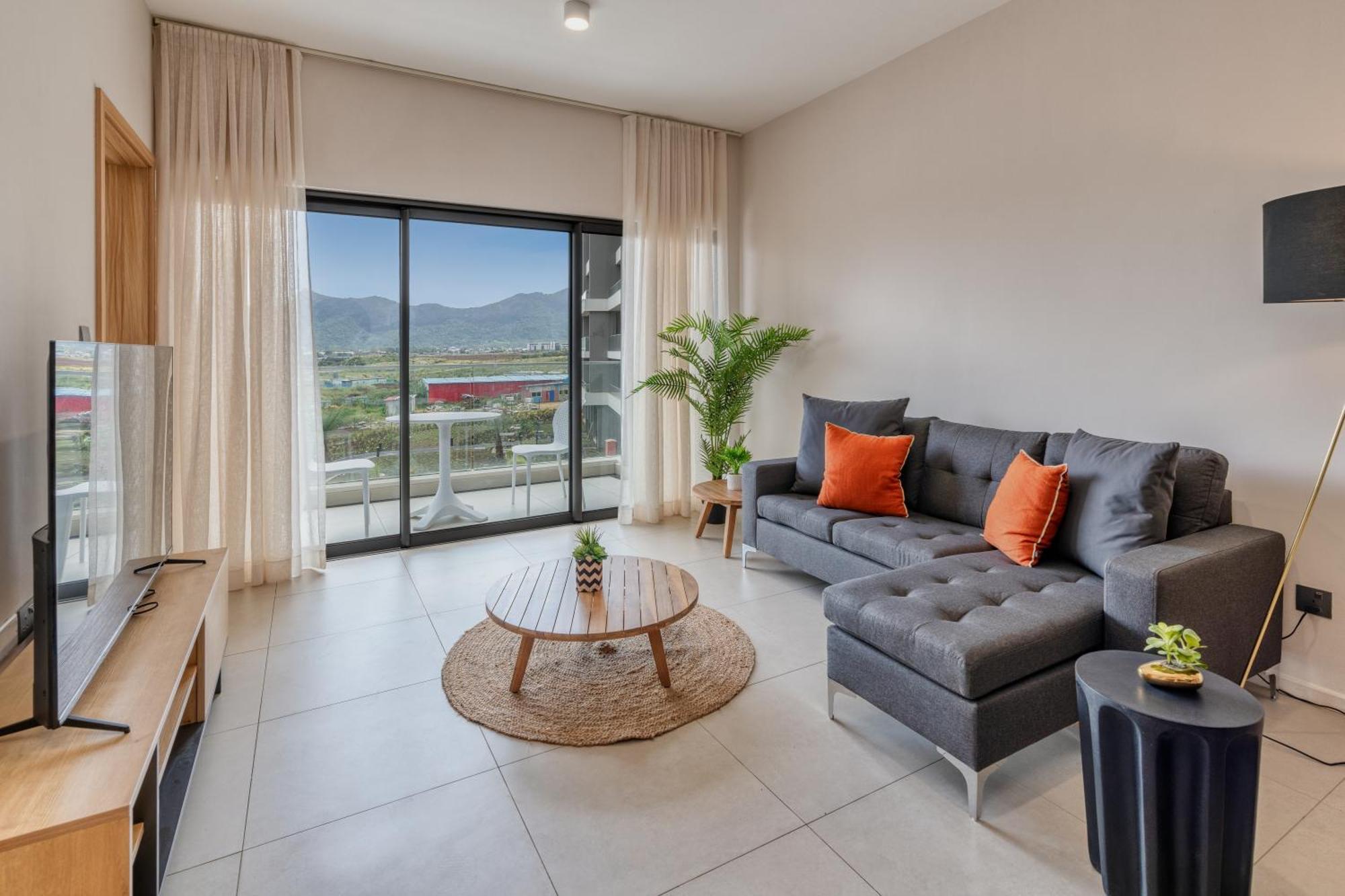 Pool & Mountain View Luxury Serviced At Minissy Moka
