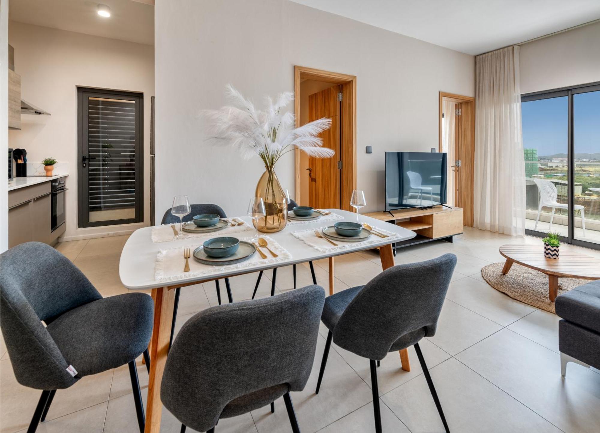 Pool & Mountain View Luxury Serviced At Minissy Moka