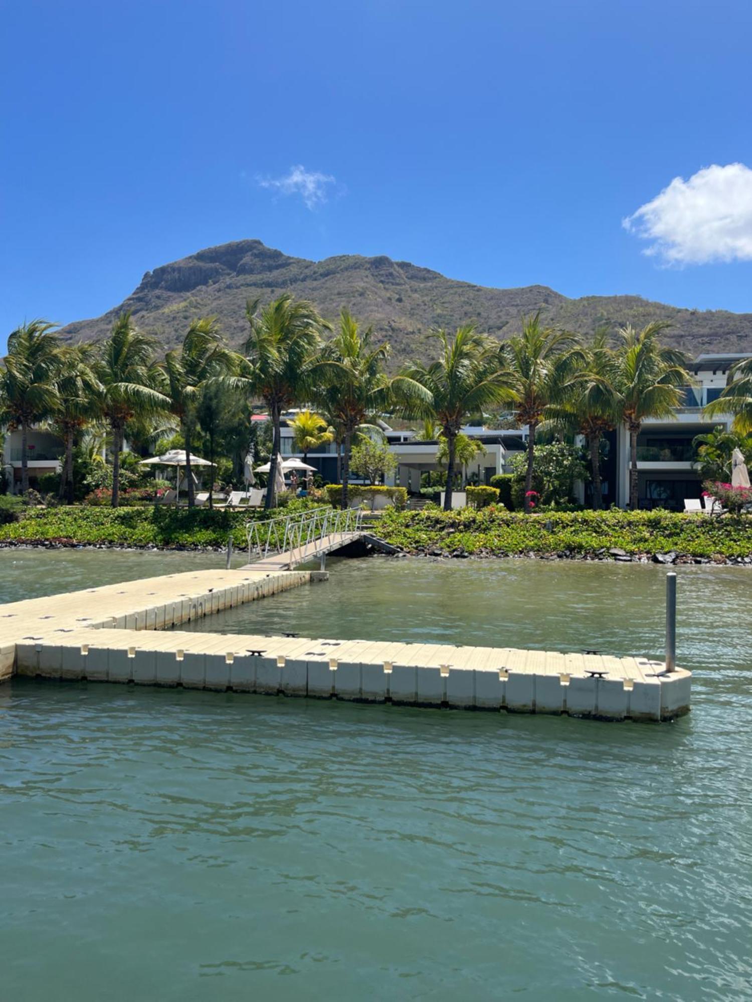 Latitude Sea Front Luxury *