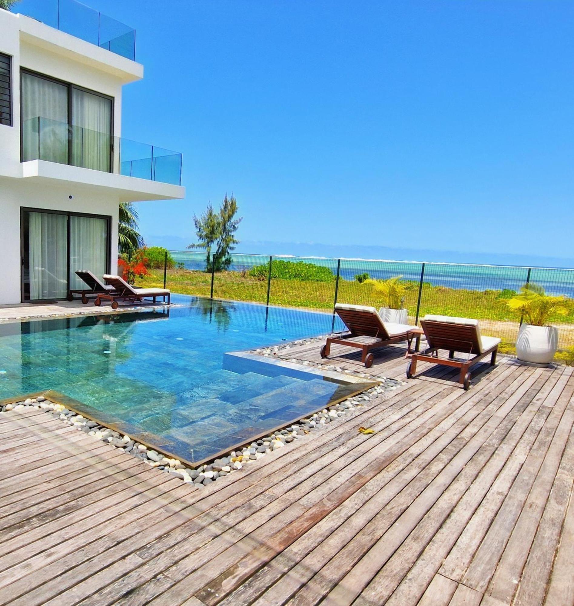 Villa Stunning Beachfront For A Perfect Getaway *