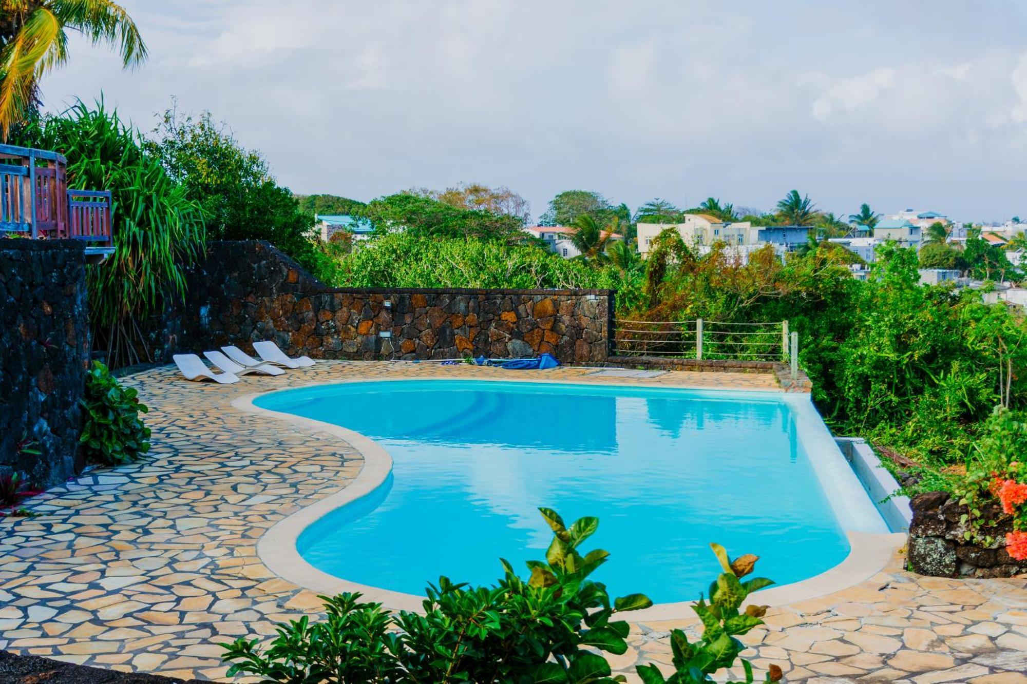 Boutique On The Rocks With Stunning Sea Views, Infinity Pool & Private Sea