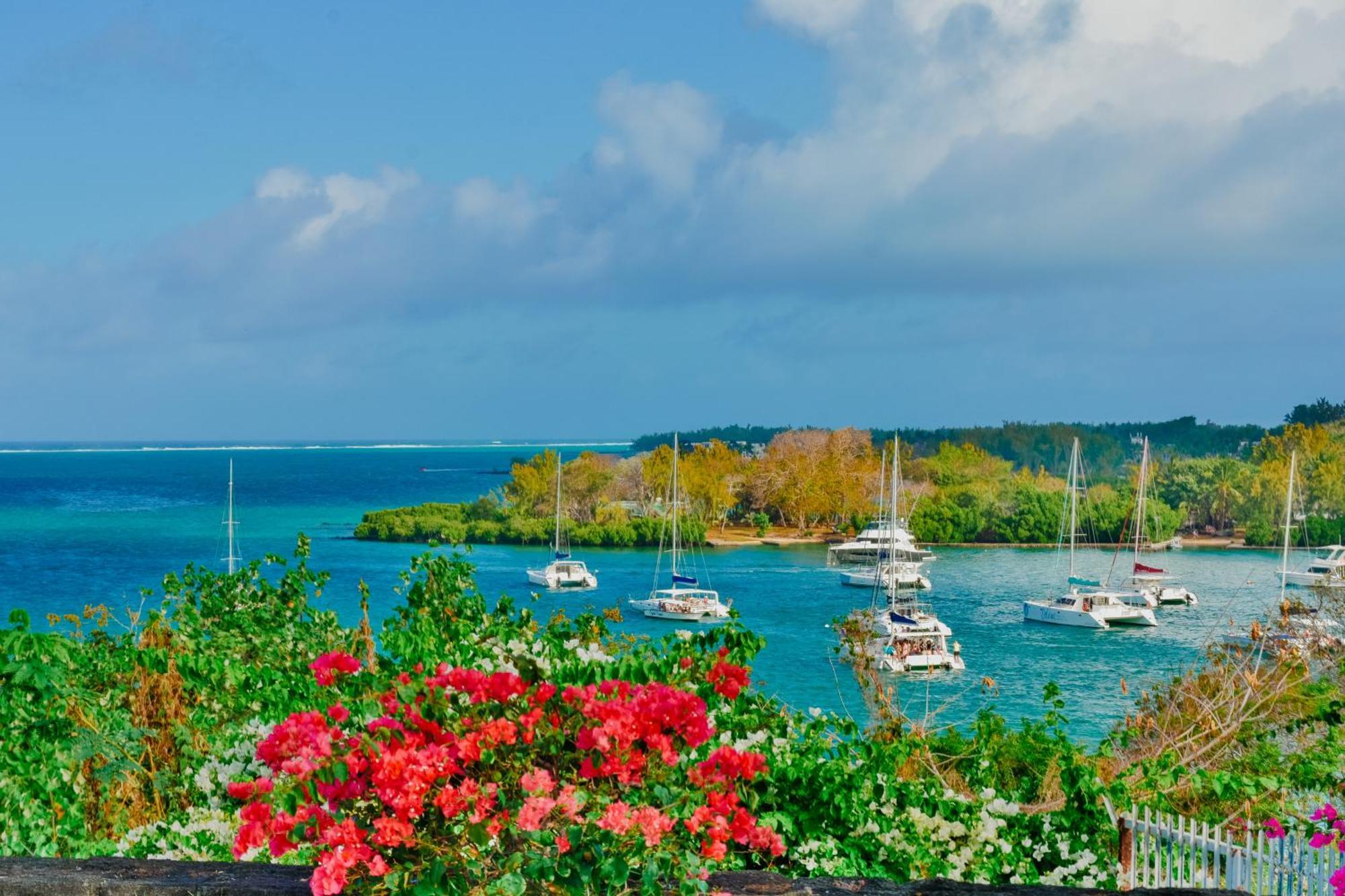 Holiday home Boutique On The Rocks With Stunning Sea Views, Infinity Pool & Private Sea Trou d'Eau Douce
