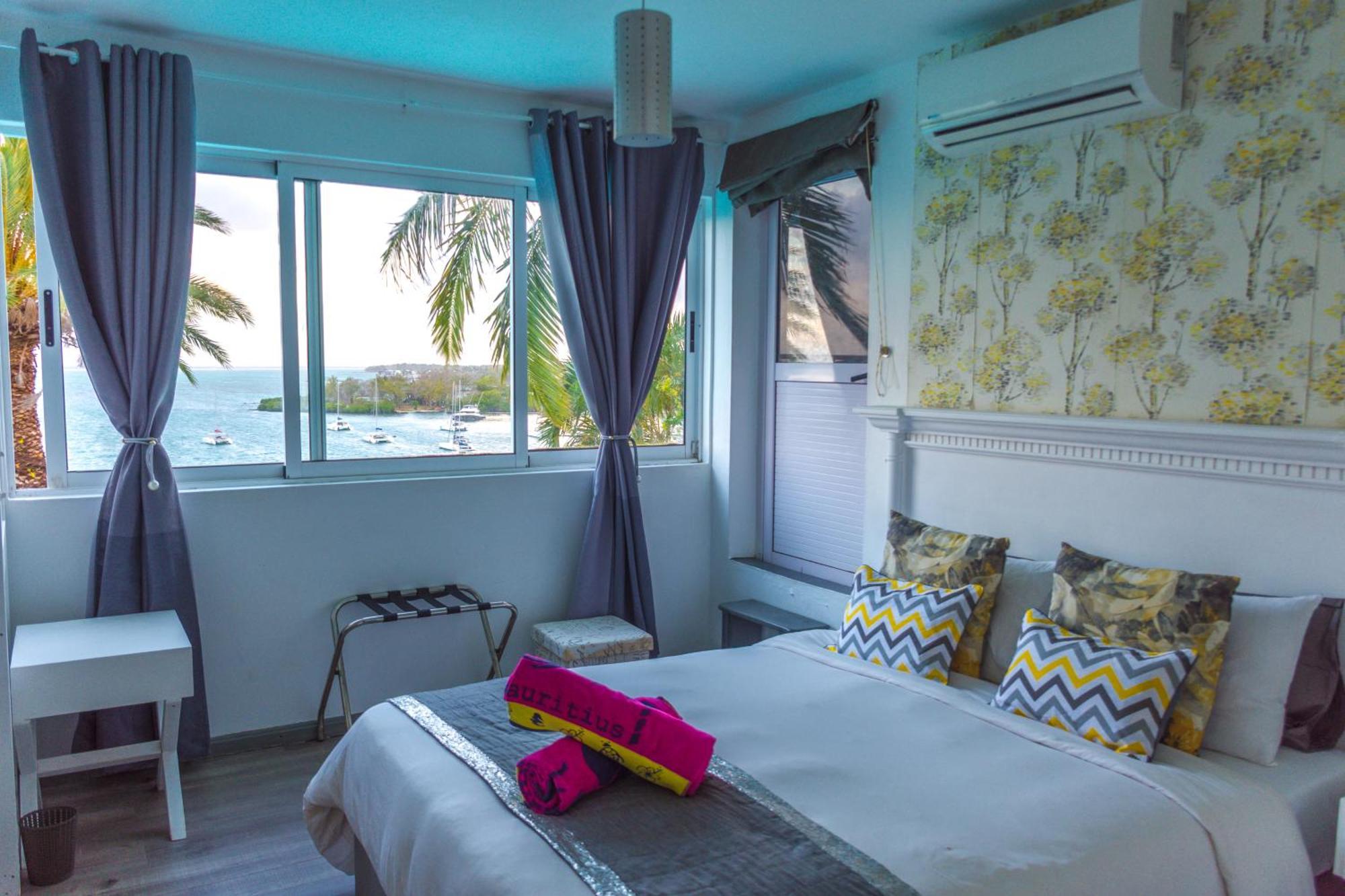 Boutique On The Rocks With Stunning Sea Views, Infinity Pool & Private Sea Trou d'Eau Douce