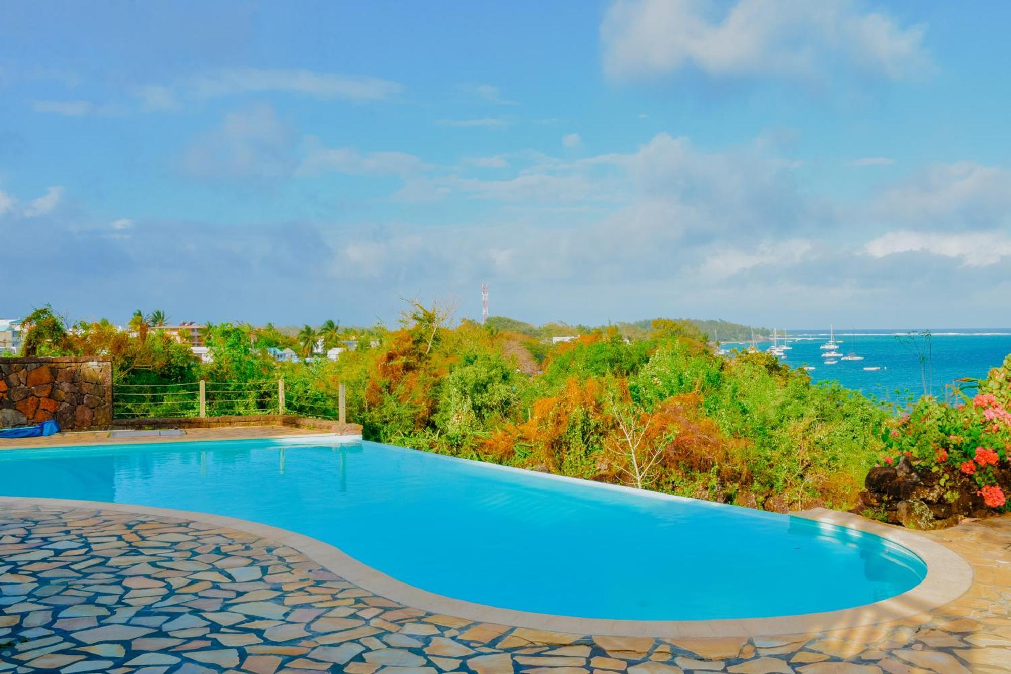Boutique On The Rocks With Stunning Sea Views, Infinity Pool & Private Sea