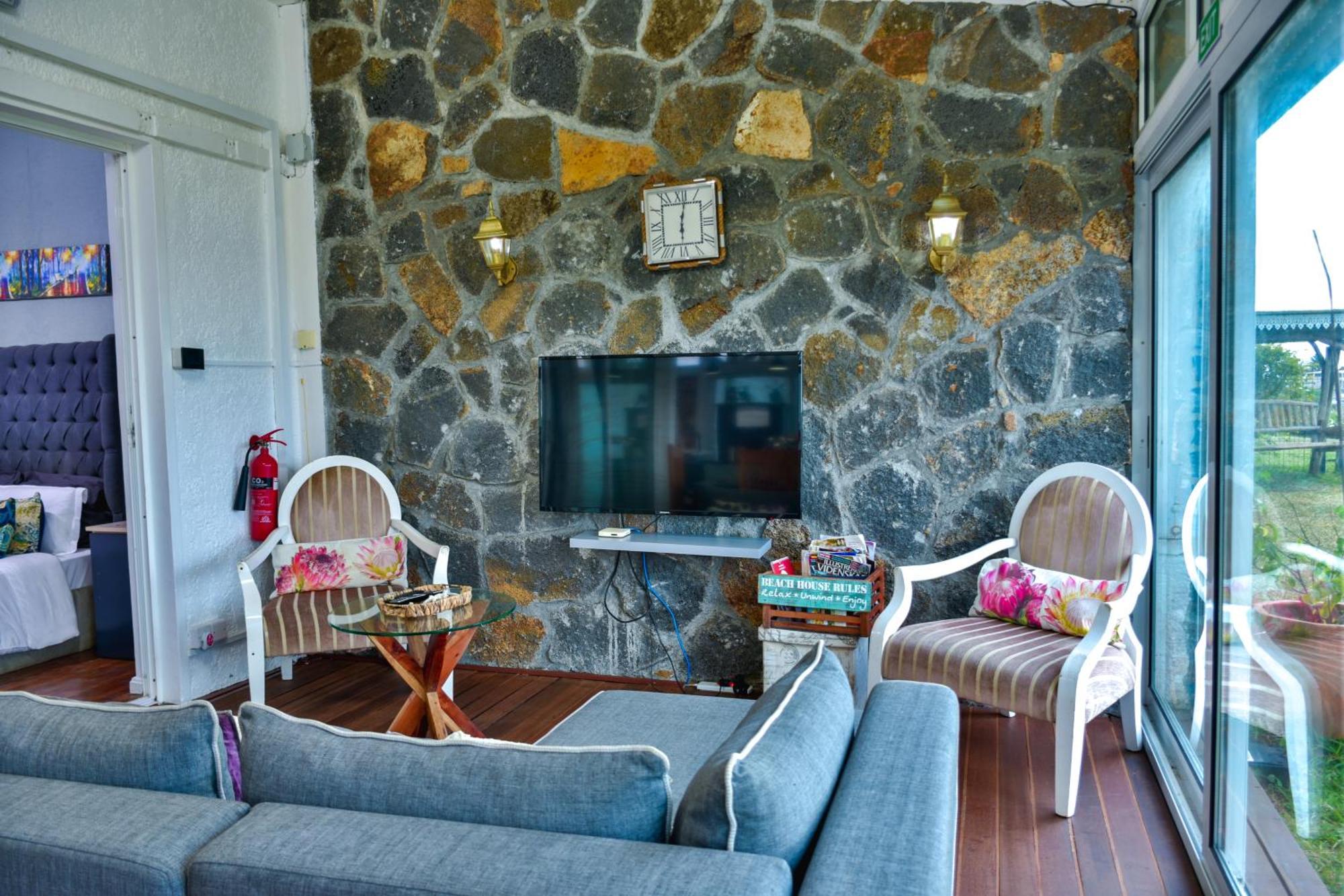 Boutique On The Rocks With Stunning Sea Views, Infinity Pool & Private Sea *