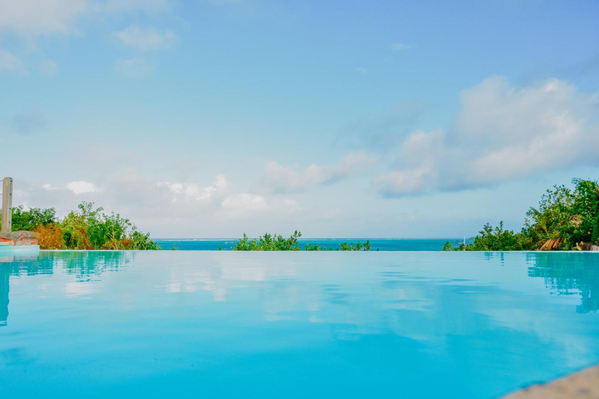Boutique On The Rocks With Stunning Sea Views, Infinity Pool & Private Sea