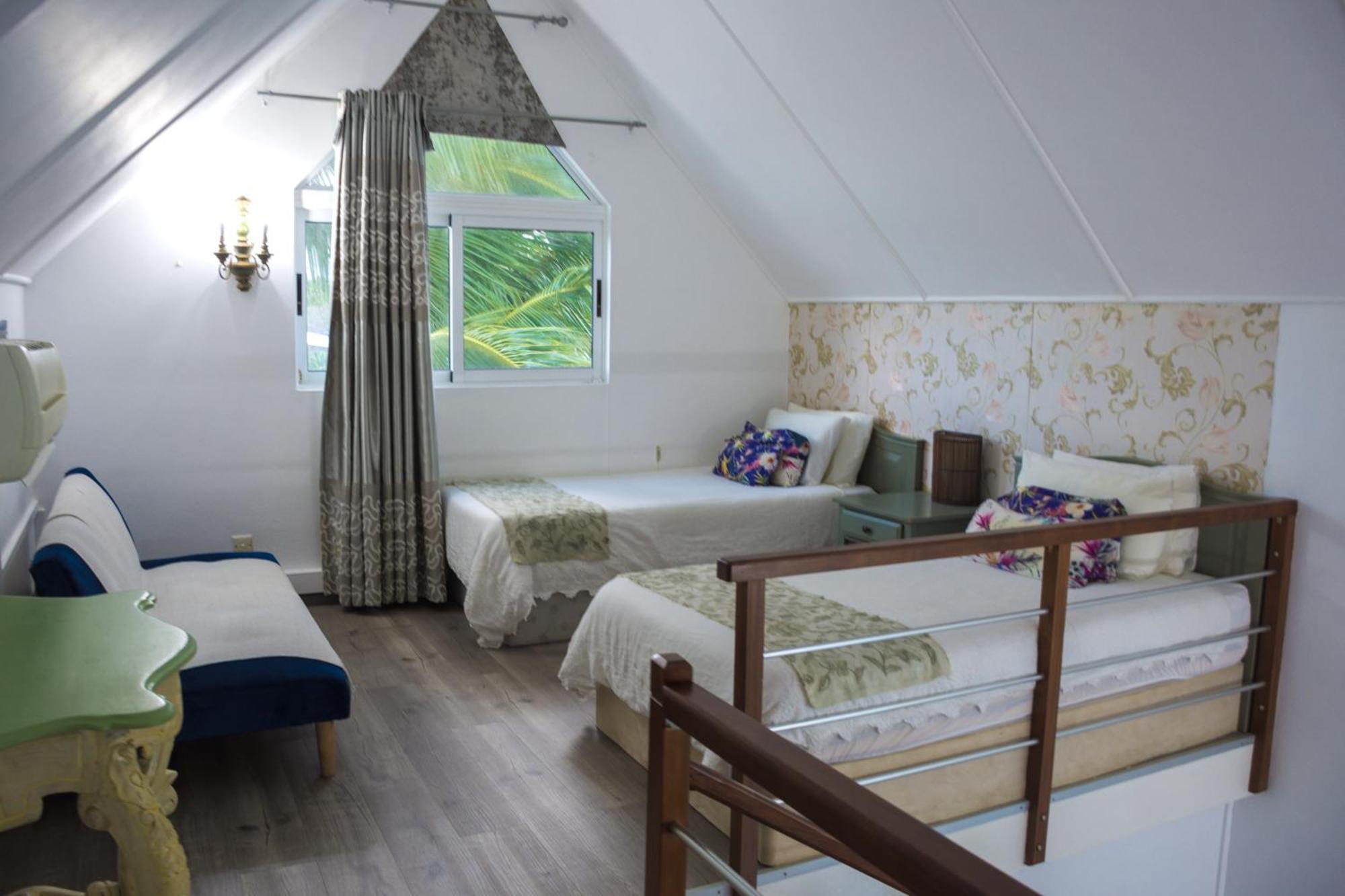 Boutique On The Rocks With Stunning Sea Views, Infinity Pool & Private Sea Holiday home Trou d'Eau Douce