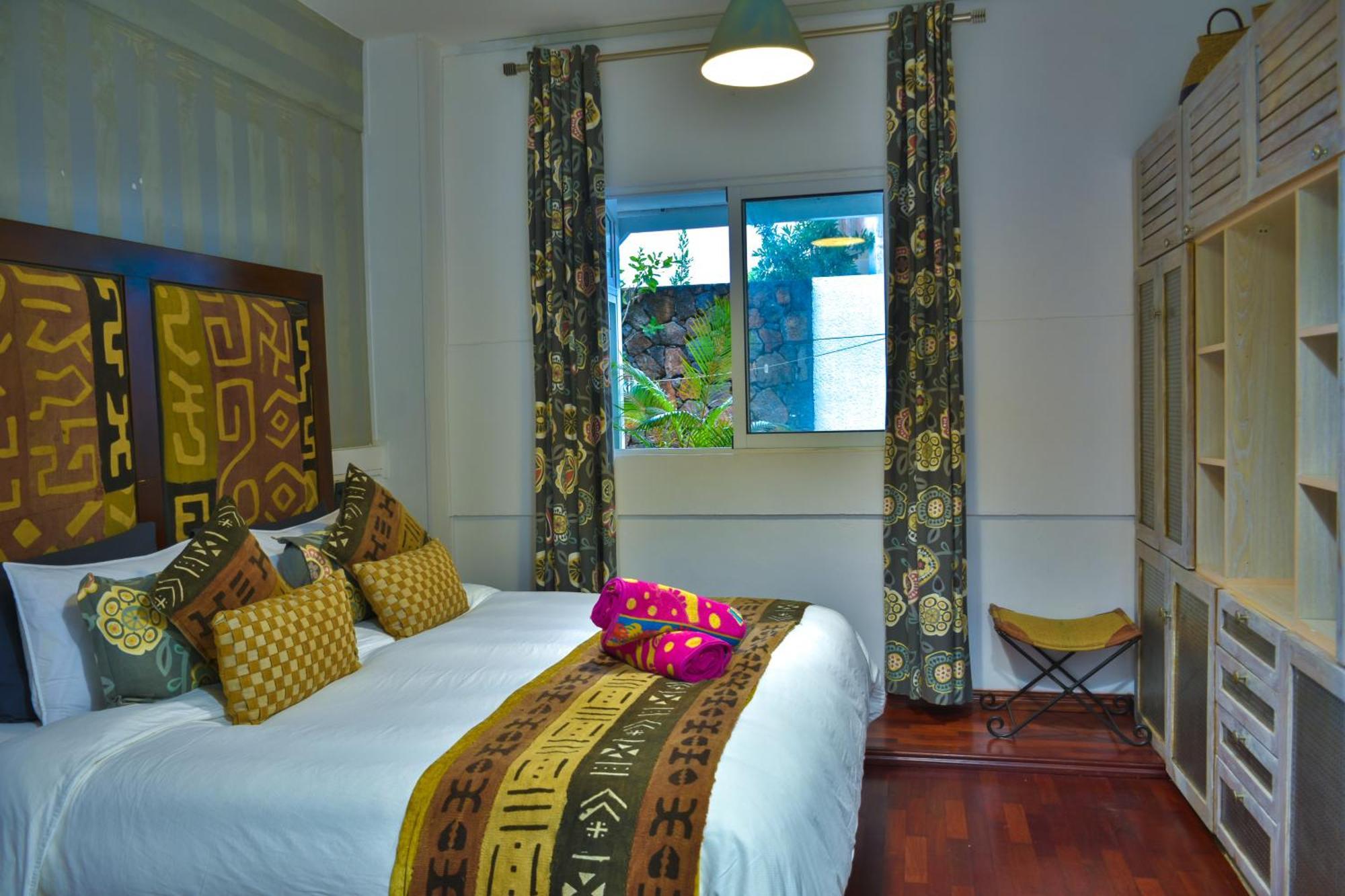 Boutique On The Rocks With Stunning Sea Views, Infinity Pool & Private Sea Holiday home