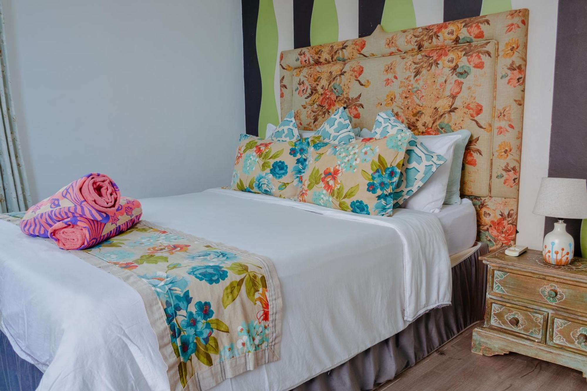 Boutique On The Rocks With Stunning Sea Views, Infinity Pool & Private Sea